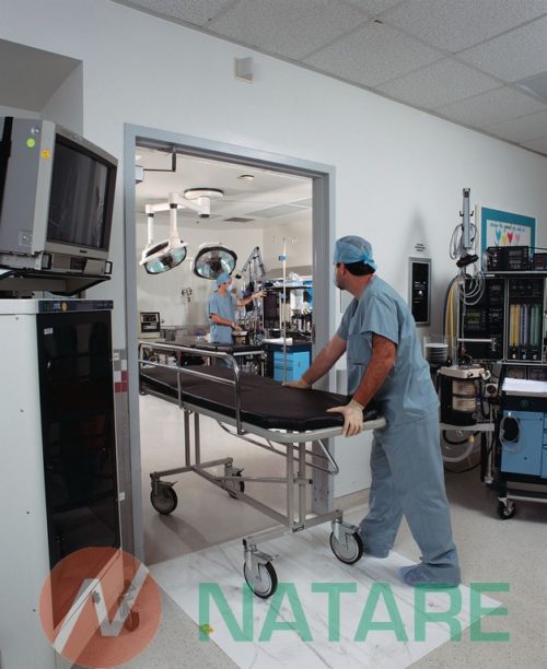 zastosowanie maty antybakteryjnej First Step z odrywanymi arkuszami na sali operacyjnej w szpitalu